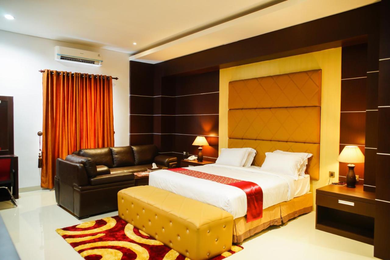 Singapore City Hotel Batu Bara Sungaibalai Exterior photo