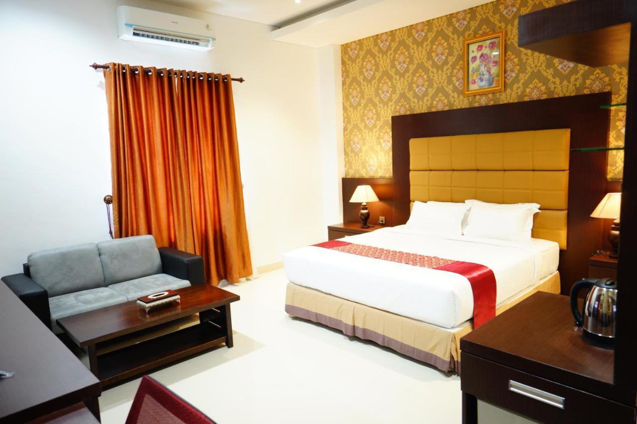 Singapore City Hotel Batu Bara Sungaibalai Exterior photo